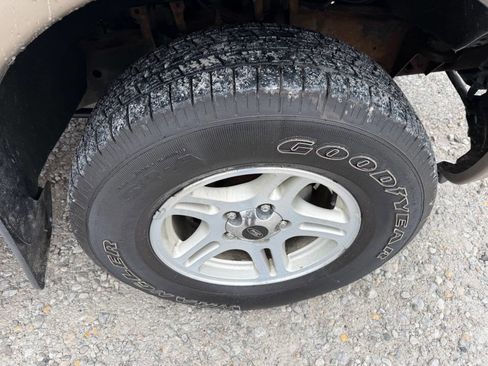 Used 2003 Ford F150 XLT image 12