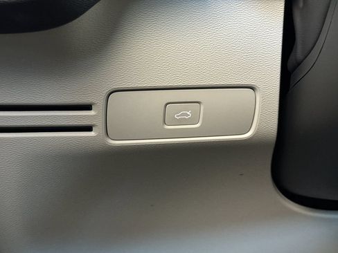 Certified 2026 Volvo XC40 B5 Plus AWD/4WD image 28