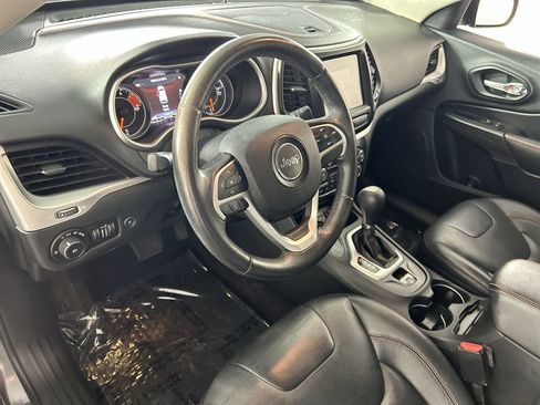 Used 2016 Jeep Cherokee Trailhawk w/ Comfort/Convenience Group AWD/4WD image 12