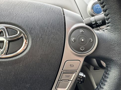 Used 2017 Toyota Prius V Five image 17