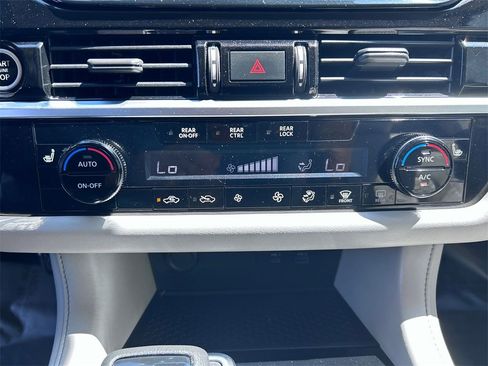 Used 2022 Nissan Pathfinder SV image 22