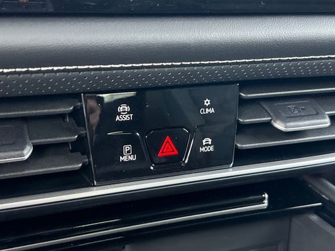 New 2026 Volkswagen Atlas Cross Sport SE image 28