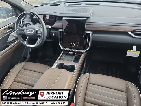 New 2026 GMC Acadia Denali Ultimate w/ LPO, Floor Liner Package AWD/4WD image 31
