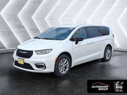 New 2026 Chrysler Pacifica Select