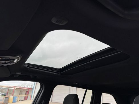 Used 2025 Jeep Grand Cherokee Laredo X w/ Luxury Tech Group I image 9