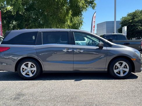 Used 2018 Honda Odyssey EX image 2