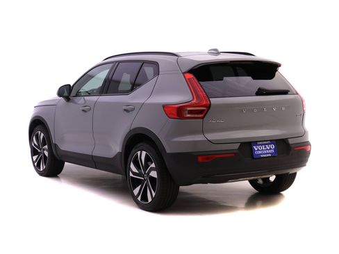 Certified 2024 Volvo XC40 B5 Plus w/ Protection Package Premier image 5