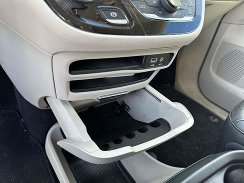 Used 2017 Chrysler Pacifica Touring-L image 33