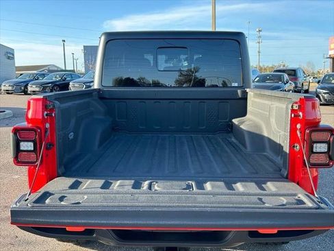 Certified 2025 Jeep Gladiator Mojave w/ Convenience Group AWD/4WD image 58