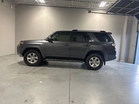 Used 2020 Toyota 4Runner SR5 Premium w/ Moonroof Package RWD image 9