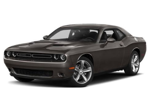 Used 2018 Dodge Challenger SXT RWD image 1