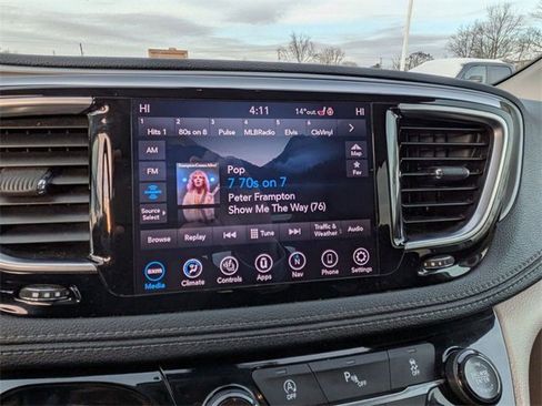 Certified 2019 Chrysler Pacifica Limited image 21