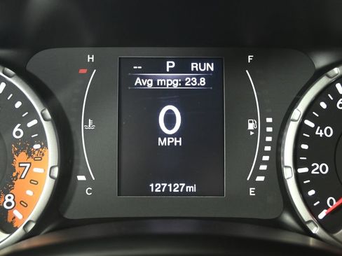 Used 2015 Jeep Renegade Latitude w/ Cold Weather Group AWD/4WD image 25