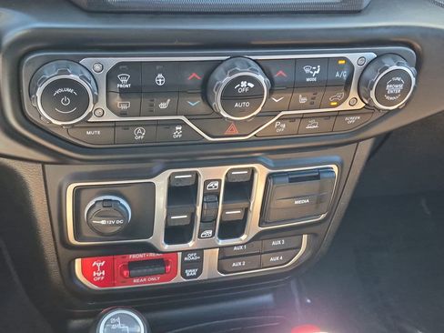 Used 2020 Jeep Gladiator Rubicon AWD/4WD image 25