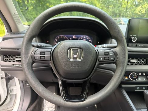 Used 2025 Honda Accord SE image 19