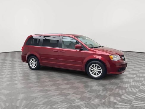 Used 2016 Dodge Grand Caravan SXT w/ UConnect Hands-Free Group FWD image 34
