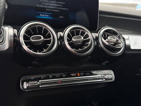 Used 2021 Mercedes-Benz GLB 250 4MATIC image 21