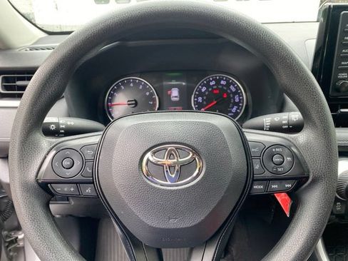 Used 2021 Toyota RAV4 LE FWD image 19