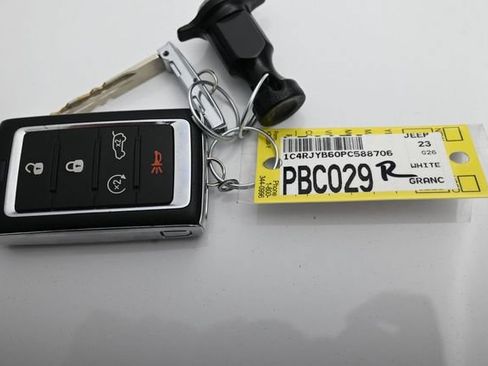 Used 2023 Jeep Grand Cherokee 4WD 4xe image 45