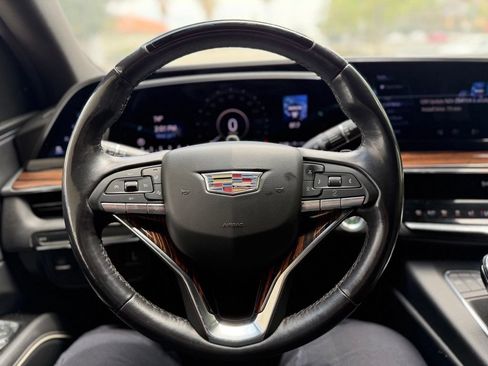 Used 2023 Cadillac Escalade Premium Luxury RWD image 6