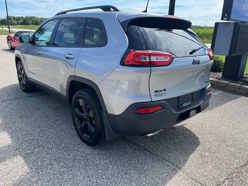 Used 2017 Jeep Cherokee High Altitude w/ Luxury Group AWD/4WD image 4