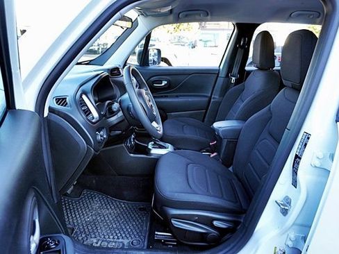 Certified 2022 Jeep Renegade Latitude image 14