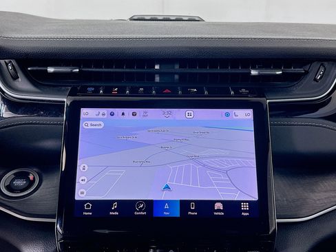 Used 2023 Jeep Grand Cherokee 4x4 image 22