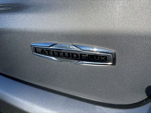 Certified 2022 Jeep Compass Latitude image 9