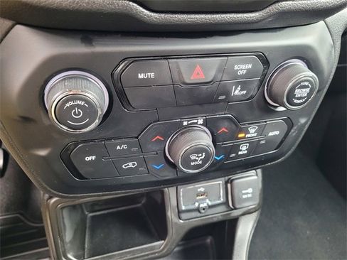 Used 2021 Jeep Renegade Latitude w/ Convenience Group image 20