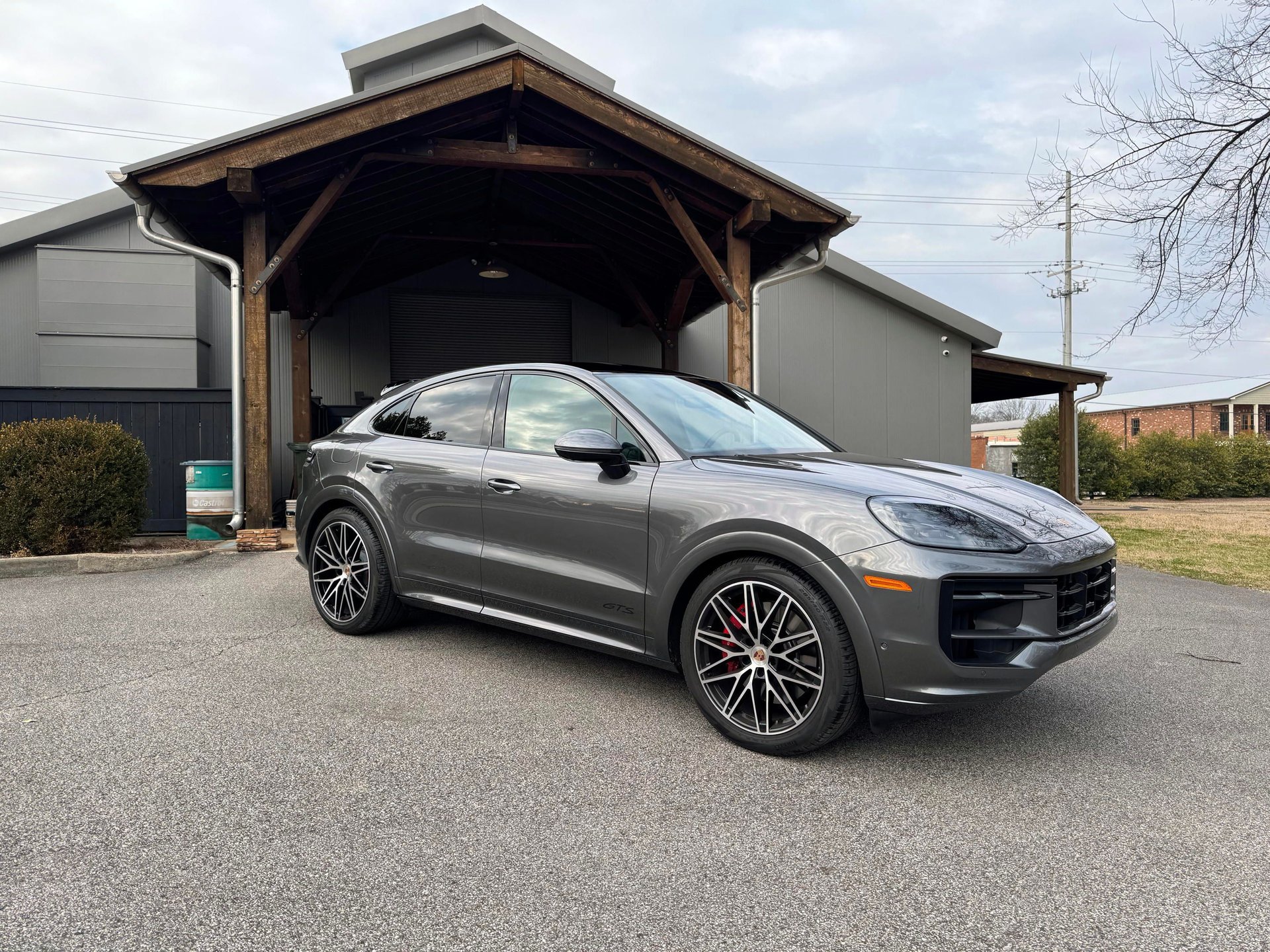 Used 2025 Porsche Cayenne GTS AWD/4WD image 2