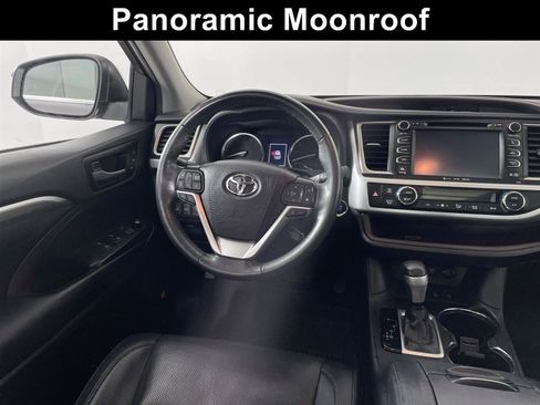 Used 2019 Toyota Highlander Limited Platinum AWD/4WD image 2