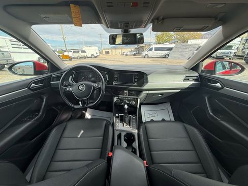 Used 2021 Volkswagen Jetta SE image 19