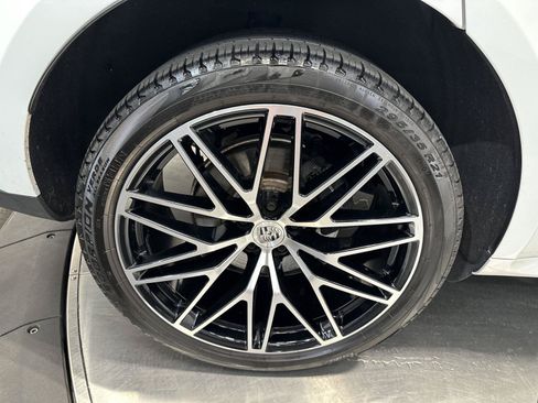 Certified 2023 Porsche Macan AWD/4WD image 13