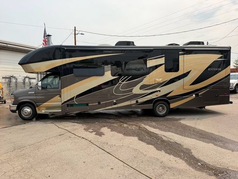 Used 2019 Ford E-450 and Econoline 450 Super Duty w/ Motorhome Prep Package RWD image 10