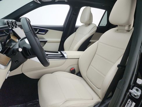 Used 2024 Mercedes-Benz GLC 300 4MATIC image 13