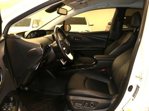 Used 2017 Toyota Prius Prime Advanced image 12