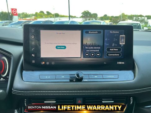 Used 2024 Nissan Rogue SL w/ SL Premium Package FWD image 17