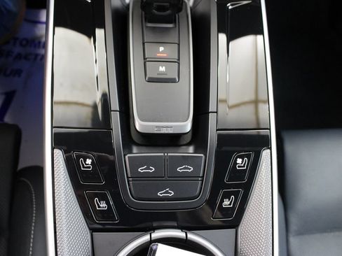 Certified 2025 Porsche 911 Carrera RWD image 36