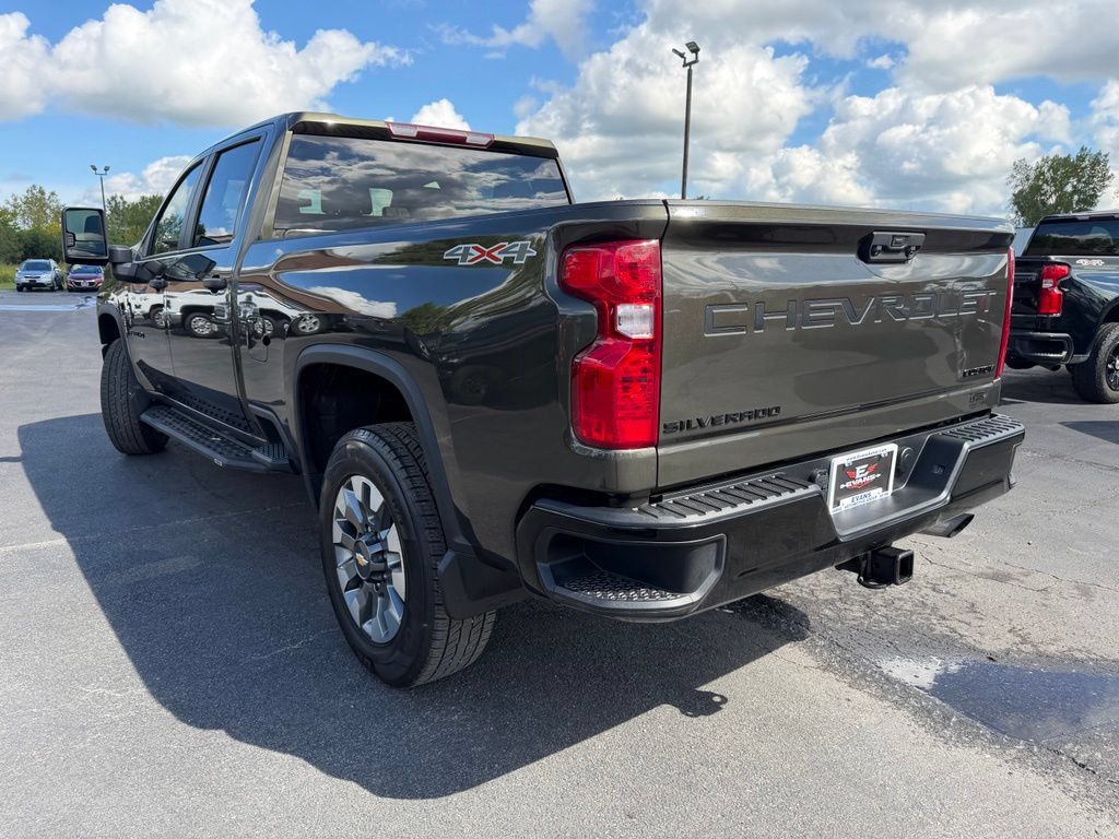 Used 2022 Chevrolet Silverado 2500 Custom w/ Custom Convenience Package AWD/4WD image 9