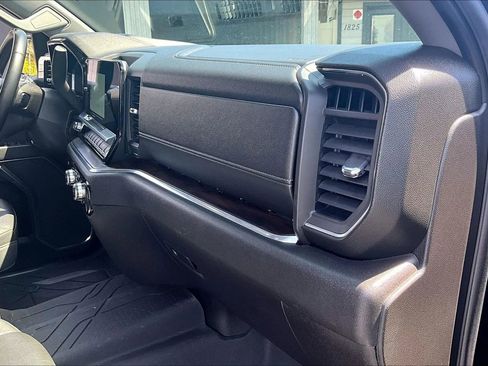 Used 2024 GMC Sierra 1500 SLT image 16