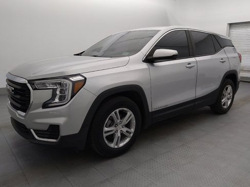 Used 2022 GMC Terrain SLE image 2