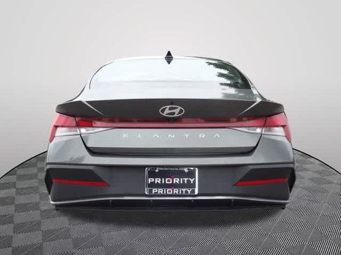 Used 2024 Hyundai Elantra SEL FWD image 3