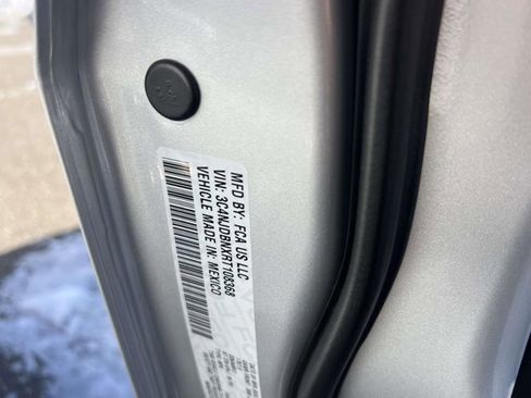 Certified 2024 Jeep Compass Latitude image 17