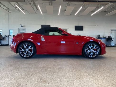 Used 2016 Nissan 370Z Touring Sport RWD image 4