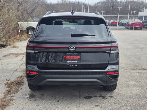 New 2026 Volkswagen Taos SE image 4