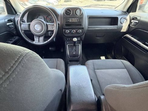 Used 2013 Jeep Patriot Latitude AWD/4WD image 7