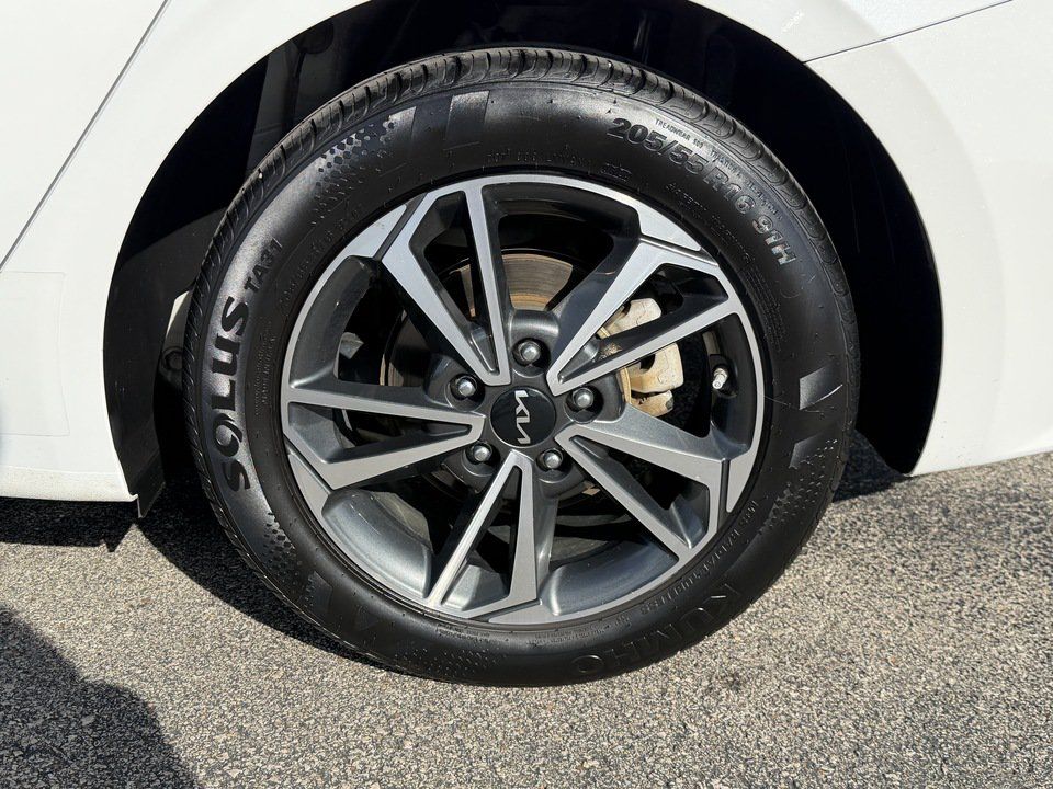 Used 2024 Kia Forte LXS FWD image 9
