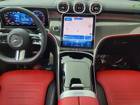 Used 2025 Mercedes-Benz GLC 300 4MATIC image 35