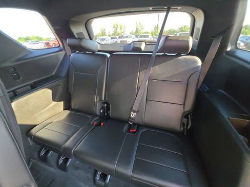 Used 2023 Chevrolet Traverse High Country AWD/4WD image 17