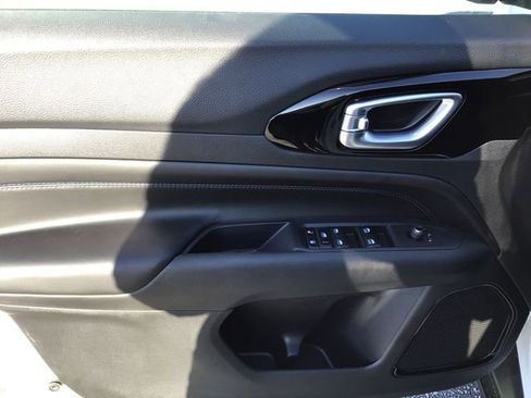 New 2026 Jeep Compass Latitude image 19